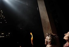 Огънят бе измолен от Йерусалимският Патриарх Теофил IIIНа Велика събота