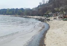 Източникът на замърсяването край морската столица остава неизвестенПетното в морето