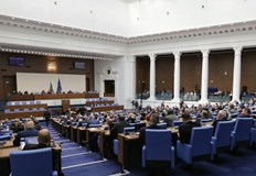 Депутатите ще гласуват в 14 30 часа след 4 часови дебати предстоят