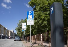 Таксата за леки автомобили пада от 90 на 60 леваОбщинските