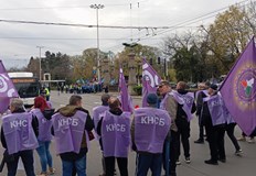Групата беше съпровождана от полицейски кордонПротестиращите работници от градския транспорт