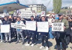 Стотици граждани преминаха през центъра на града с искане за