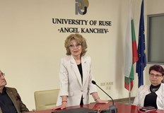 Авторката на Рани от власт и Ах тази власт се