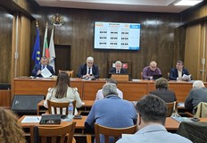 Заседанието в четвъртък включва 33 точки сред които нова наредба