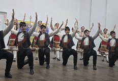 Танцьори ветерани се завръщат на сцената за празничния спектакълФолклорният танцов