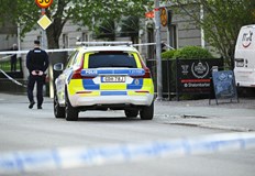 Полицията издирва заподозрян свидетели съобщават за пет изстрелаТрима души са