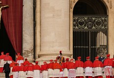 Всеки ден ще има траурна служба на различни места в