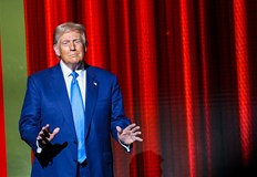 Ако не бъде продадена до уикенда социалната мрежа може да