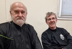 За осми път от 2001 година насам двама свещеници и