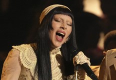 Изпълнителката Поне знаете че пея на живо Носителката на множество награди