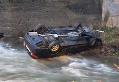 Неопитен шофьор загуби контрол над автомобила след завойДраматичен инцидент се