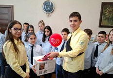 Благотворителен великденски базар на русенско училище помага на седмокласник в