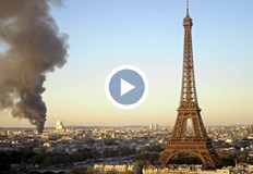 Пламна център за отпадъци до съда във френската столицаМащабен пожар