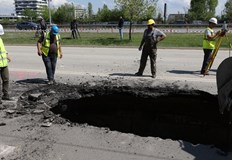 Поредна дупка в София става повод журналистът да припомни сатиричния