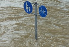 Десет души са жертвите на бурите в страната от началото