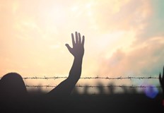 Организацията е прехвърлила между 1000 и 2500 мигранти взимайки по