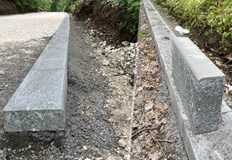 Граждани алармират за абсурден монтаж на бордюри до резиденция Липник