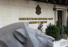 Кандидатите трябва да са до 41 години и да имат