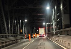 Шофьорите изчакват за поетапно преминаване но трафикът не е сериозно