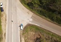 Специалисти ще изследват сцеплението на асфалта в участъка където загина