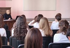 Съдия Ивайло Йосифов запозна русенски ученици с последните конституционни промениАдминистративен