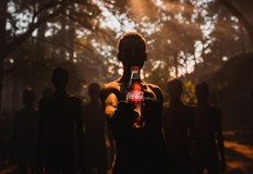 Влогърът заснел как оставя кока кола на свещен островАмерикански влогър предизвика