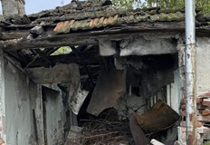 Всекидневното преминаване по тротоара се превръща в изпитание поради множество