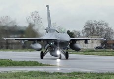 България посрещна първия F 16 Block 70 в авиобаза Граф Игнатиево Днес