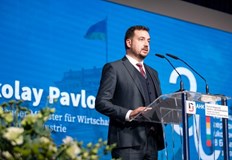 Обозначаването в двете валути трябва да продължи една година след