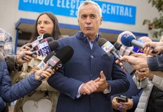 Десет дни преди вота Румъния потъна в конституционна кризаПолитическата сцена