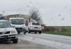 Товарен автомобил се завъртя край село РадановоИнцидент с товарен автомобил