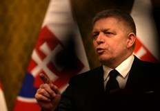 Роберт Фицо отхвърли призивите на ЕС и потвърди визитата си
