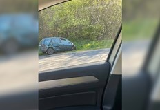 Служителят на реда е предприел опасен обратен завой и колата