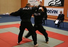 Над 100 полицаи ще покажат майсторство в карате и полицейска