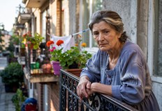 Разкриха телефонна измама с лекар и златни пирони в ПловдивДвама