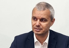 Лидерът на Възраждане припомни за авиопарка отпреди 40 годиниКостадин Костадинов