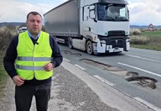 Бюджетен дефицит вместо пътищаНародният представител от Възраждане Петър Петров алармира