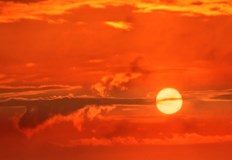 Експертът обяснява причините за необичайното време през последните месециМесец март