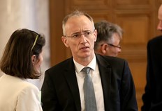 Образователният министър отбеляза че българските ученици имат по дълги летни и