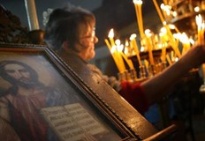След дългите пости и смирение вярващите празнуват триумфа на духа