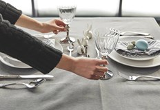 Възкресение Христово е се празнува с пъстри яйца ароматни козунаци