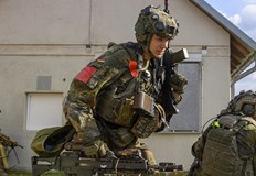 Задължителната повинност остава опция ако доброволният модел не привлече достатъчно