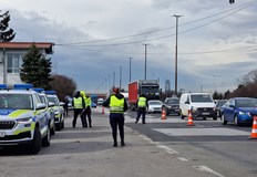 Пренасочване на тежкотоварните автомобили и специален режим в тунелитеОт 10 00