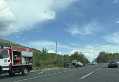 Трафикът към Гърция е затрудненЛек автомобил излезе от пътното платно