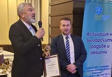 Областният управител на Русе получи награда възобновяването на влака Синият