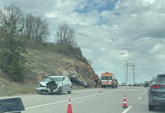 От удара вратата на обърналия се автомобил се е откъснала