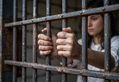 Младото момиче влиза в затвора за кражби на над 1700