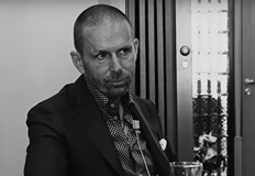 Камера е заснела бягството но убиецът и шофьорът не се