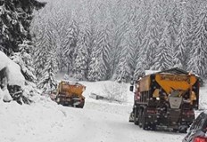 Шофьорите да тръгват само с подготвени за зима автомобилиПродължителният снеговалеж