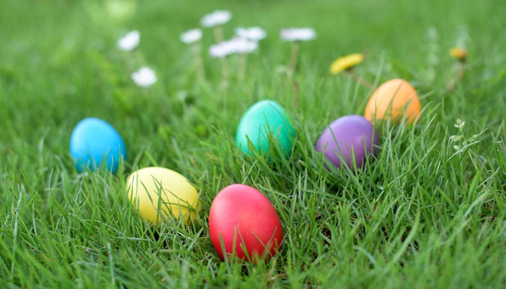 Името идва от обичая "разтурване на яйца"